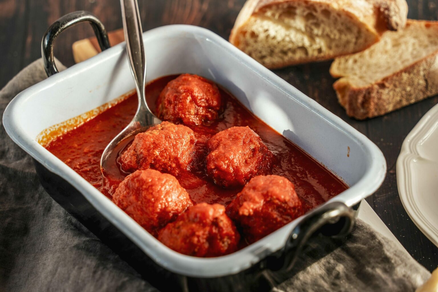 Polpette Al Sugo Hackfleischb Llchen In Tomatensauce Tables And Fables