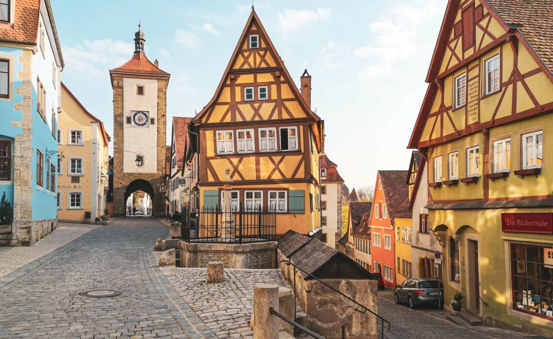 Das Plönlein: Das Wahrzeichen von Rothenburg ob der Tauber, ein Ensemble aus dem Stadttor und bunten Fachwerkhäusern