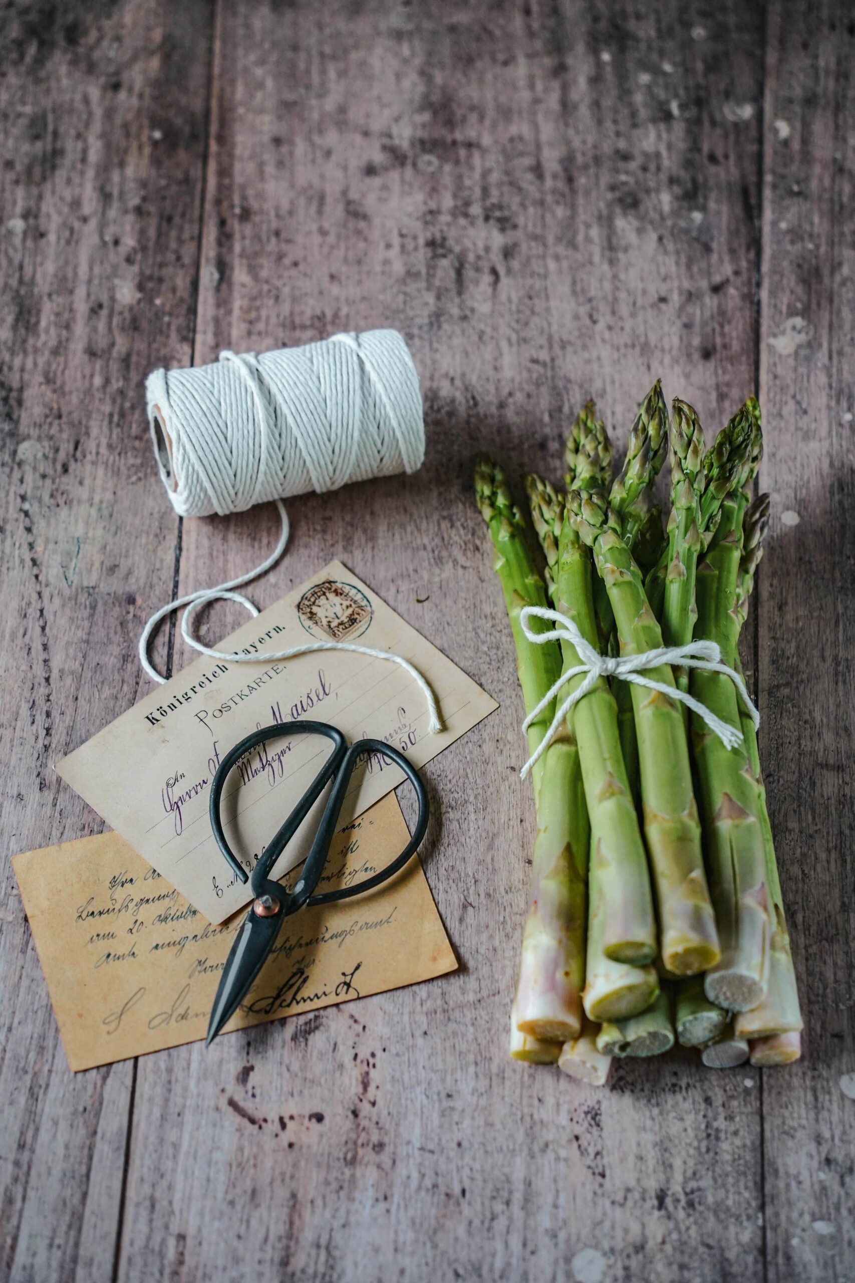 Frühlingsrezept: Gegrillter Grüner Spargel mit Parmaschinken, Parmesan ...