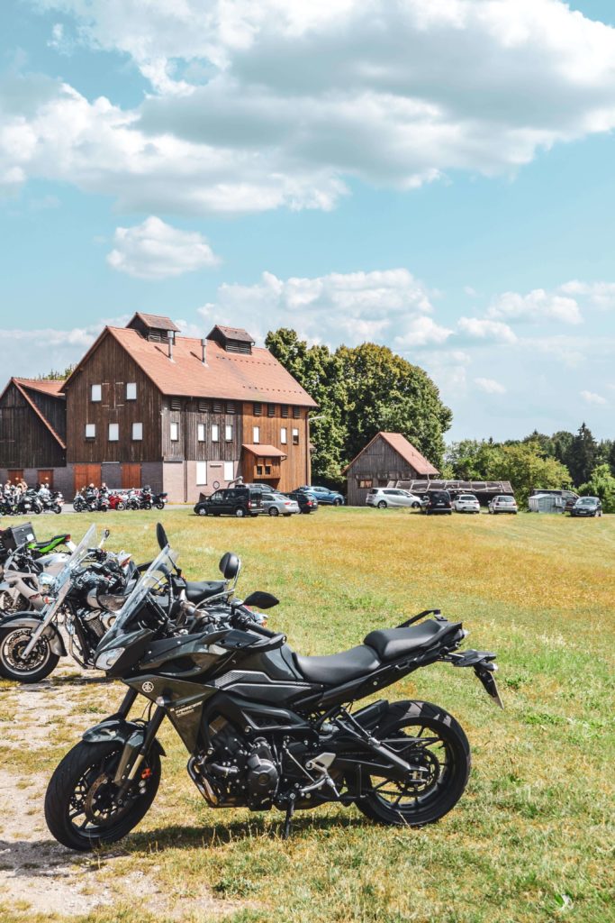 Ausflugslokal für Motorraeder: Das Kathi Braeu Heckenhof