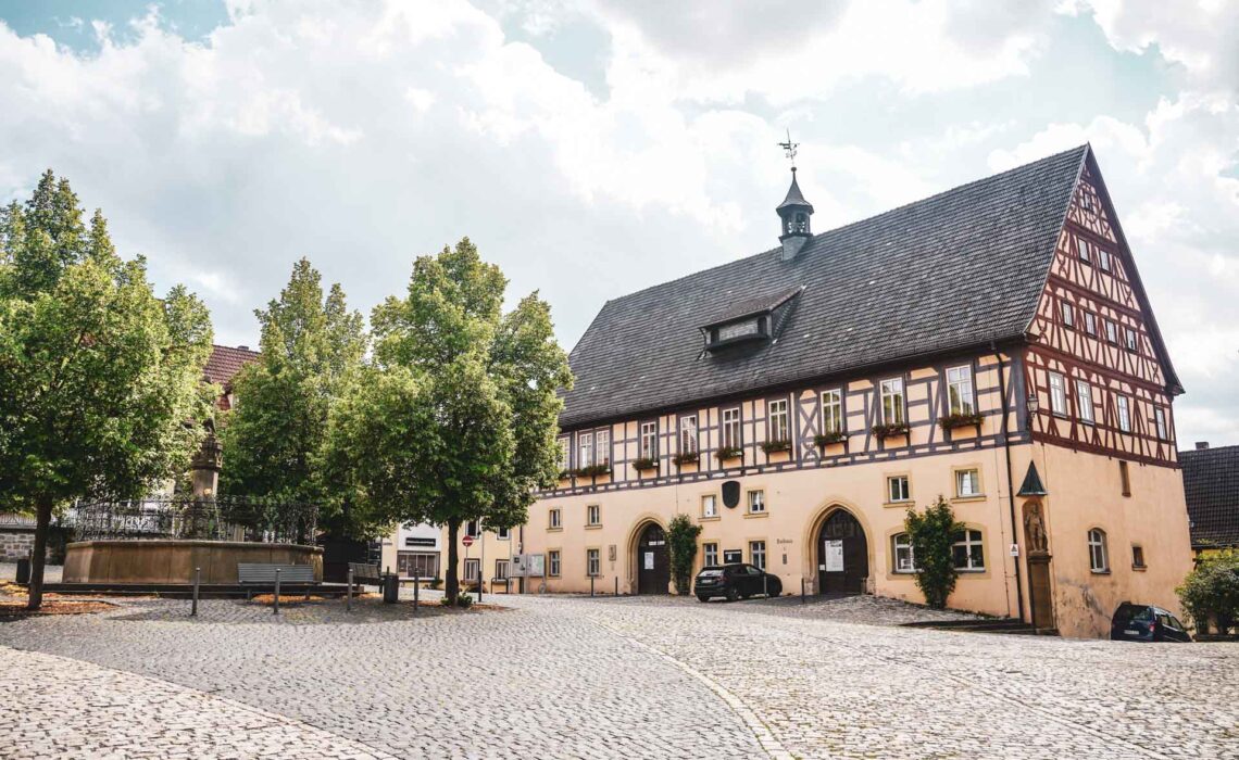 260715_Koenigsberg-in-Bayern-Rathaus-Fachwerk-1920x1280