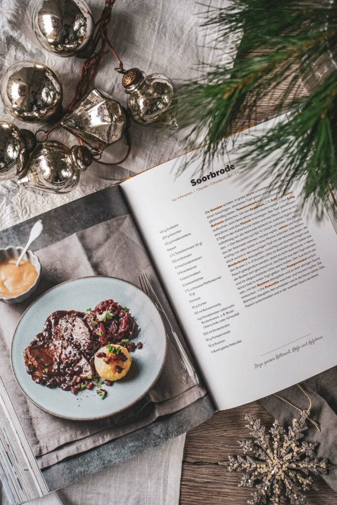 Buchtipp zu Weihnachten: Deutschland Kochbuch verschenken. Rezeptfoto Sauerbraten aus dem Kochbuch Unser Kulinarisches Erbe