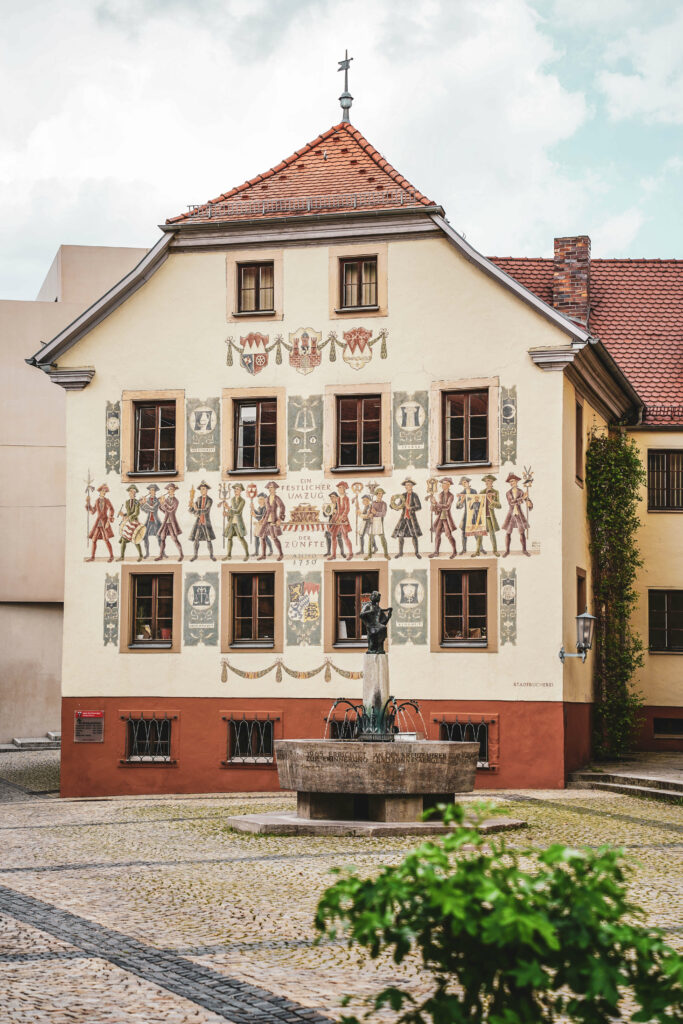 Bad Kissingen Haus mit traditionellen Malereien am Rathausplatz