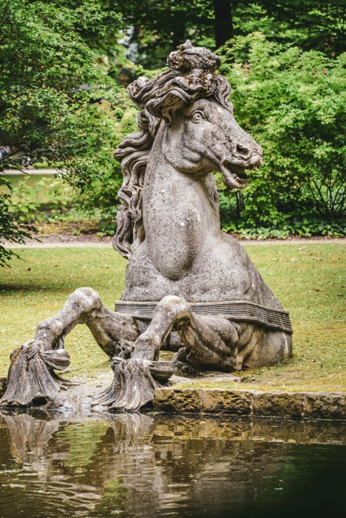 Pferdeskulptur auf der Großen Insel im Hofgarten Bayreuth
