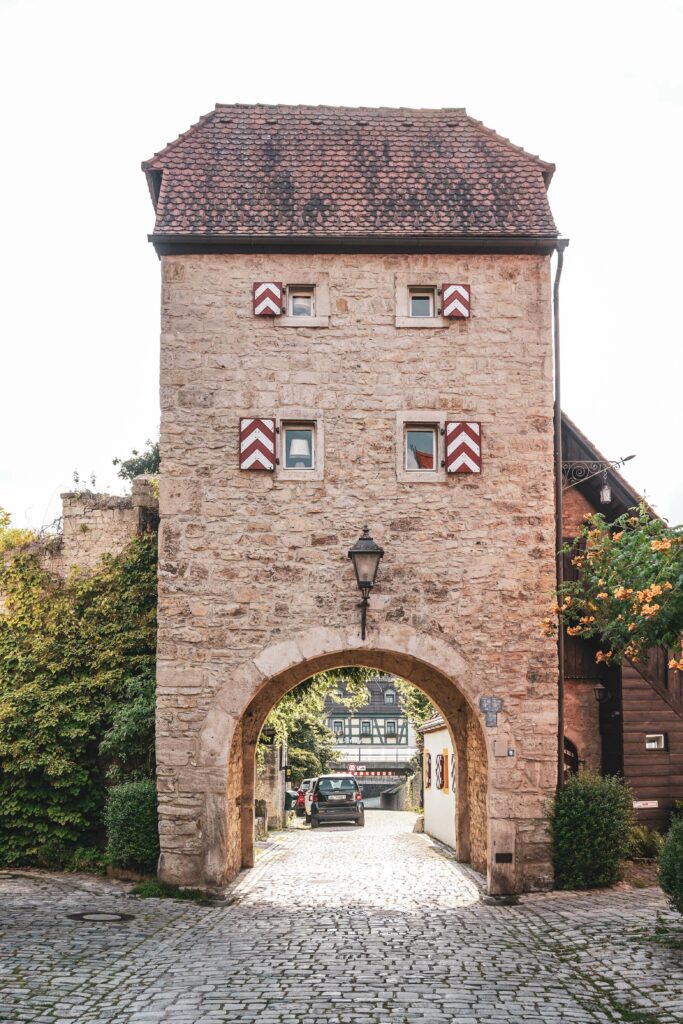 Sommerhausen: Historisches Maintor in der Maingasse