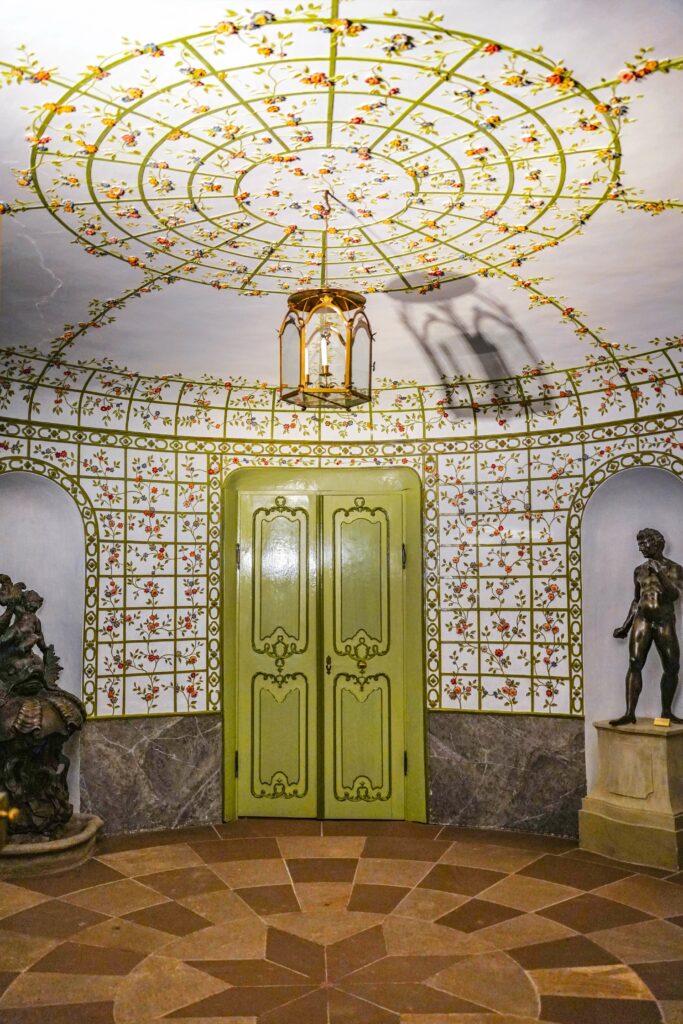 Das Vorzimmer zur Grotte in der fürstlichen Gartenwohnung im Neuen Schloss Bayreuth