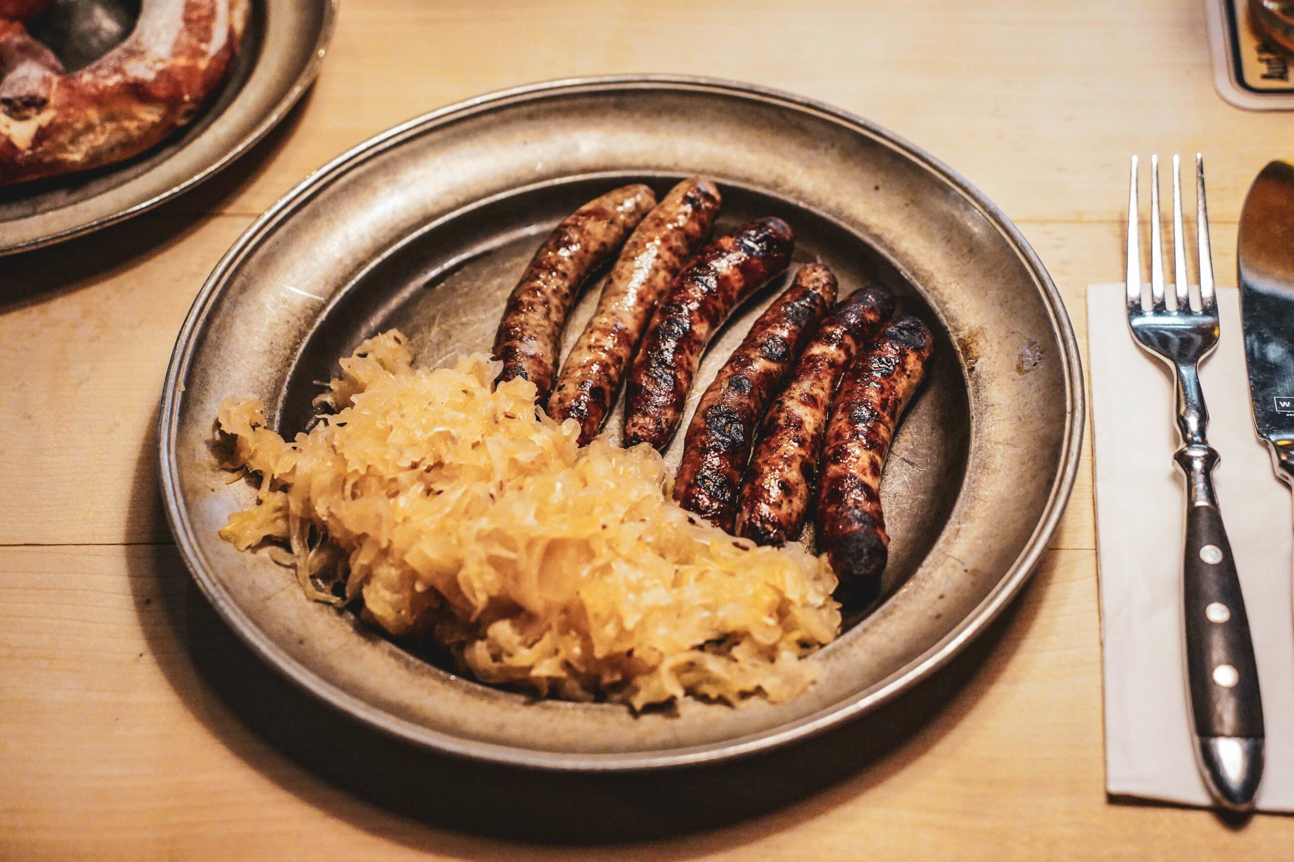 Kleiner Bratwurstguide für Nürnberg - Unsere Tipps - Tables and Fables