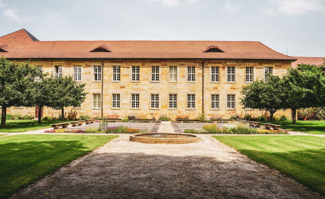 Sehenswürdigkeiten in Bayreuth: Das Hoheitengärtlein neben dem Neuen Schloss im Bayreuther Hofgarten