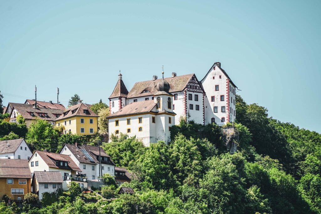 Burg Egloffstein im Sommer