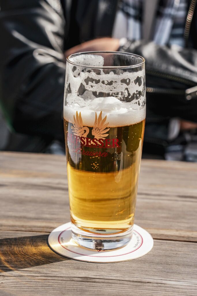 Helles Aufsesser Bier im Brauereigasthof Rothenbach auf dem Brauereueienweg Aufsess