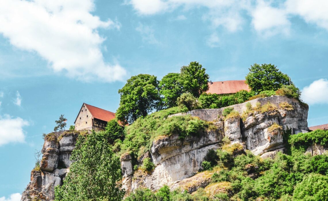 Burg Pottenstein in der Fränkischen Schweiz im Sommer