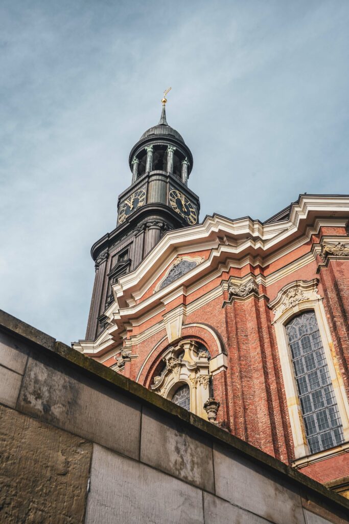Fotospots in Hamburg im Herbst: Die schönsten Plätze für tolle Herbstfotos in Hamburg: Die Kirche St. Michaelis in der Hamburger Neustadt