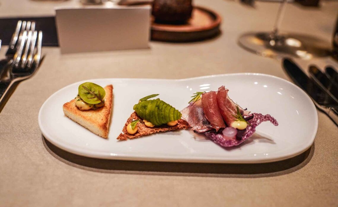 Foodtipps Würzburg:nGruß aus der Küche vor dem Menü: Tramezzini-Variation im Sterne-Restaurant KUNO 1408 in Würzburg