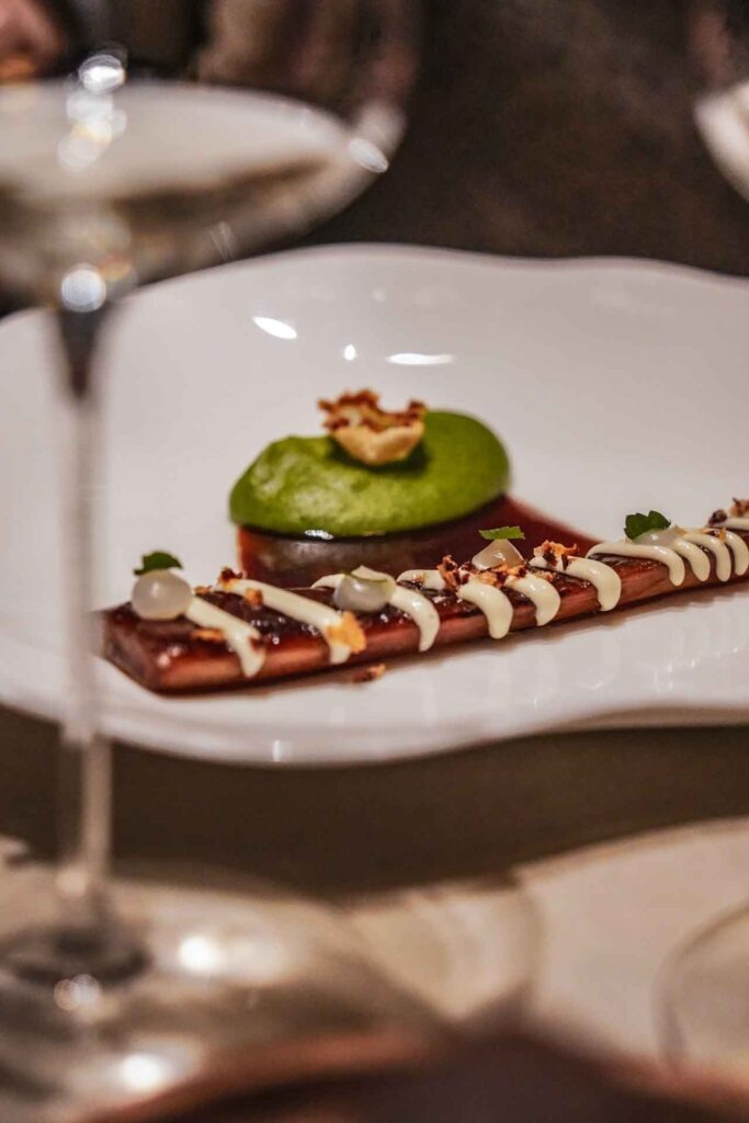 Foodtipps Würzburg: Vegetarischer Gang des Sterne-Menüs im Restaurant KUNO 1408: Petersilienwurzel