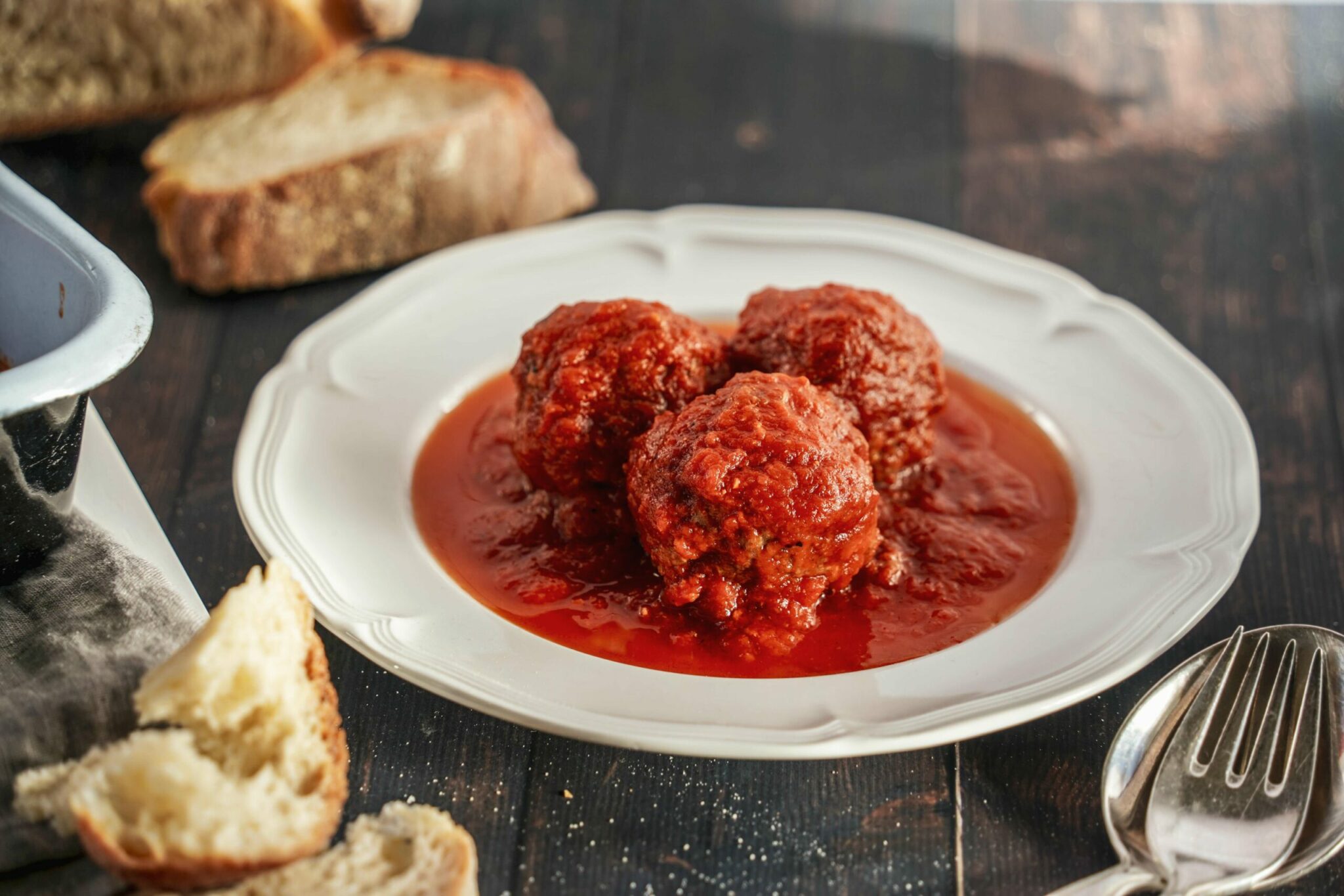 Polpette al sugo – Hackfleischbällchen in Tomatensauce - Tables and Fables Polpette al sugo – Hackfleischbällchen in Tomatensauce - Tables and Fables