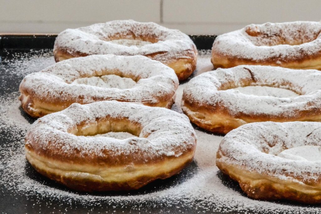 Tables and Fables, über uns: Typische regionale Food-Highlights und Handwerk entdecken: Traditionelle Küchle aus Franken