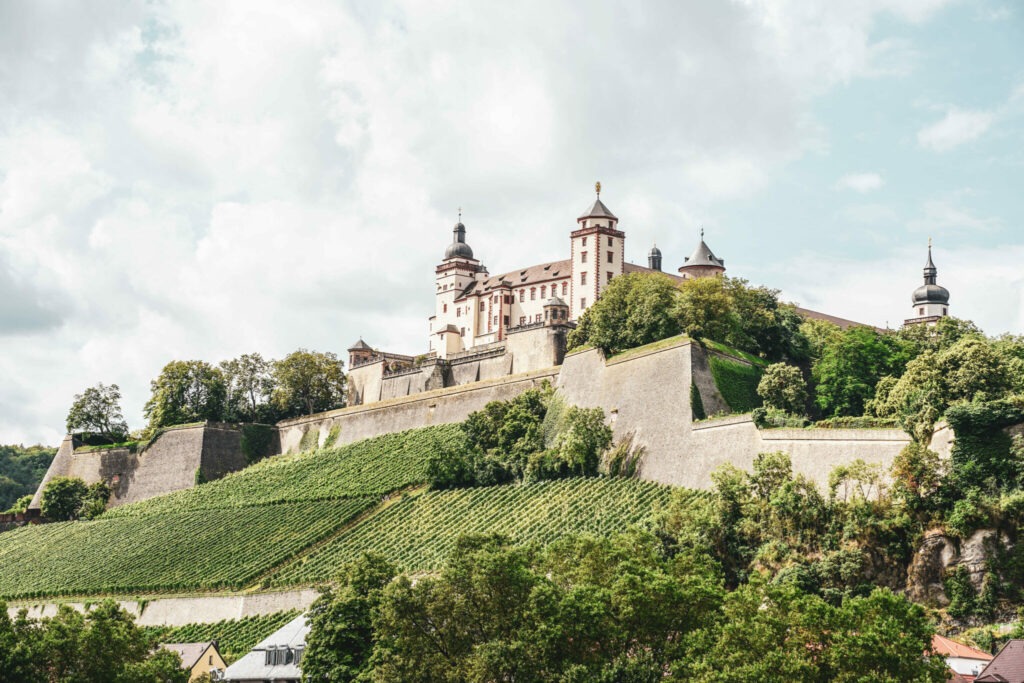 Tables and Fables, über uns: Traumhafte Reiseziele in Deutschland und Europa und ihre Sehenswürdigkeiten entdecken: Die Festung Marienberg in Würzburg in Franken, Bayern, Deutschland