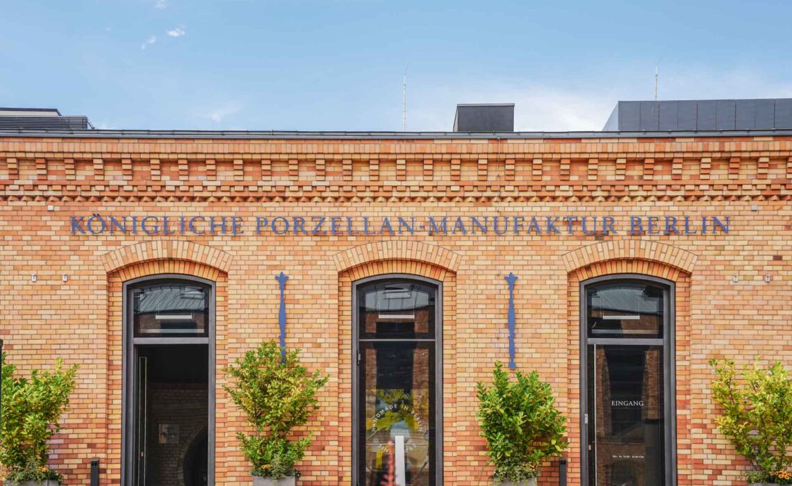 Geldermann x KPM –Launch der Bayreuther Festspiel-Cuvée zu Richard Wagners Die Meistersinger von Nürnberg 2025: Das Backsteingebäude der Königlichen Porzellan-Manufaktur in Berlin.