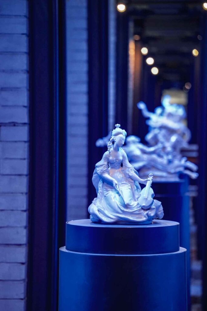 Geldermann x KPM –Launch der Bayreuther Festspiel-Cuvée zu Richard Wagners Die Meistersinger von Nürnberg 2025: Porzellanfiguren in den Ringkammern des historischen Brennofens der Porzellan-Manufaktur