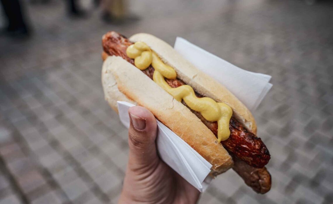 Mit Geldermann bei den Bayreuther Festspielen 2025: Die Bayreuther Festspiel-Bratwurst von Wahnfood