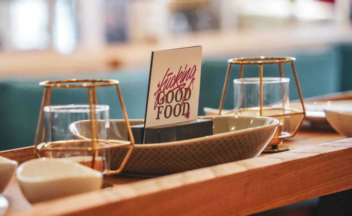 241023-Foodtipps-Nuernberg-Fraenkness-Schild-Fucking-good-food-1920x1280